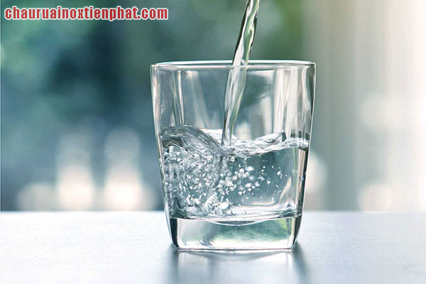 Cách giữ cho ly thủy tinh không bị nứt, vỡ khi đựng nước nóng